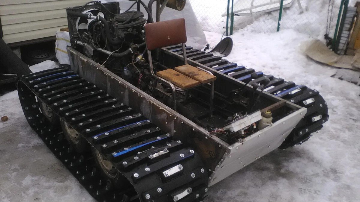 Гусеничный болотоход Жук