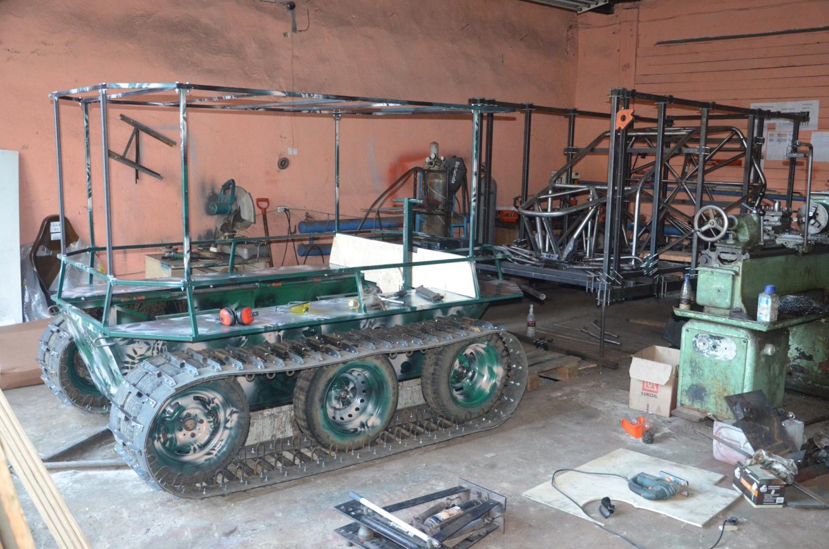 Гусеничный вездеход Пластун