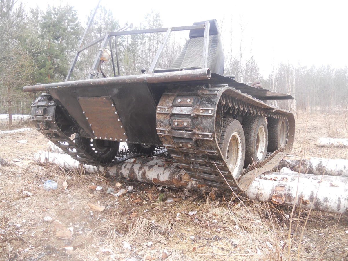 Гусеничный болотоход Жук