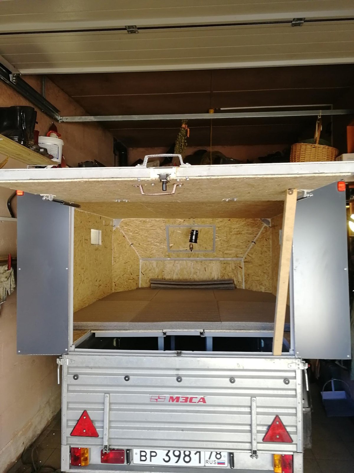 Спальное место в прицепе