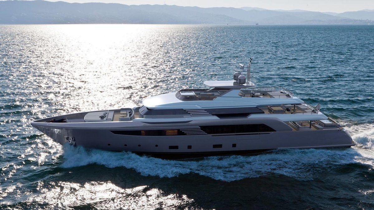 Яхта 50 метров Илана