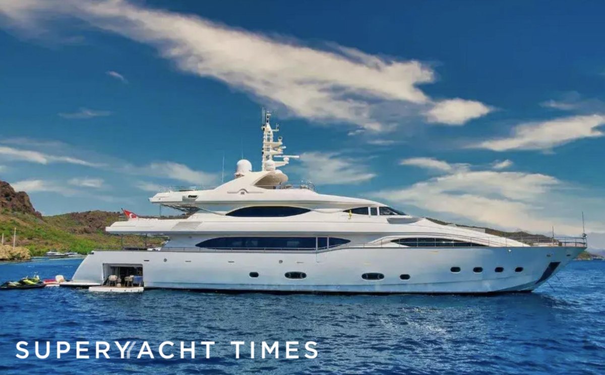 Суперяхта CRN 125 J Ade