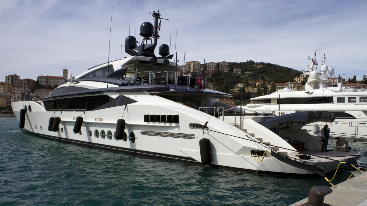 Яхта Palmer Johnson 52