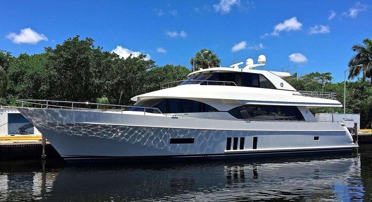 Яхта Ocean Alexander