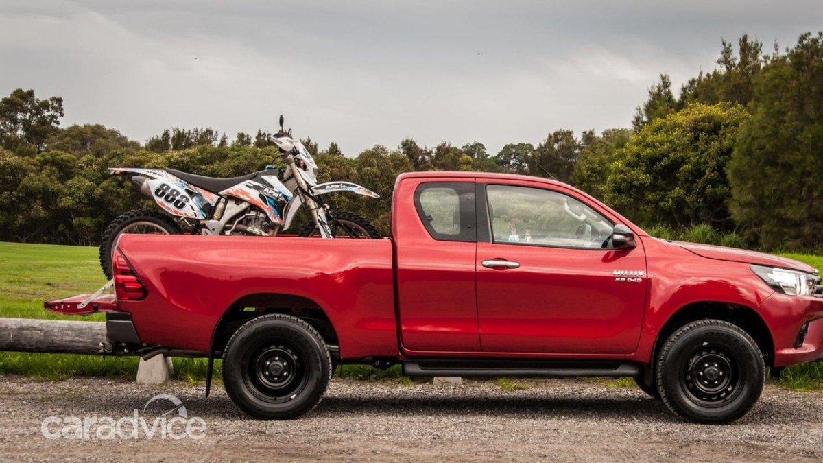 Toyota Hilux Ford Ranger