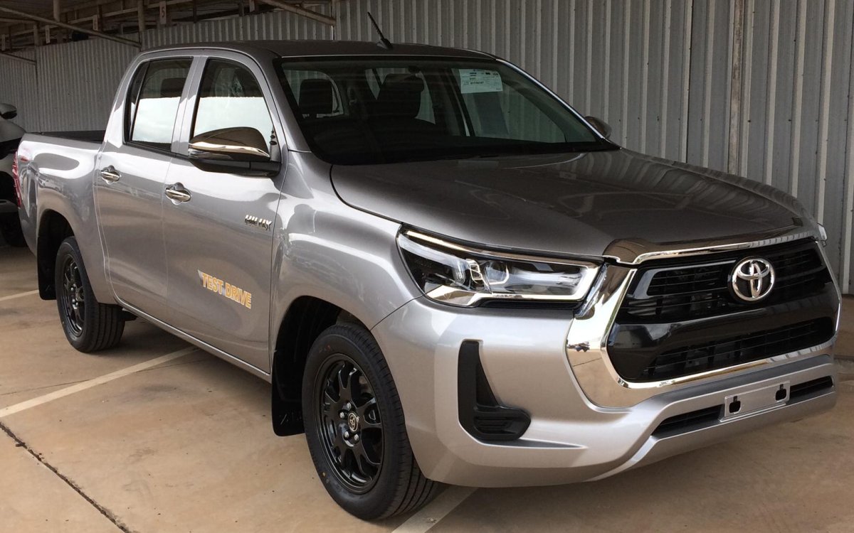 Toyota Hilux Revo Double Cab 2 4