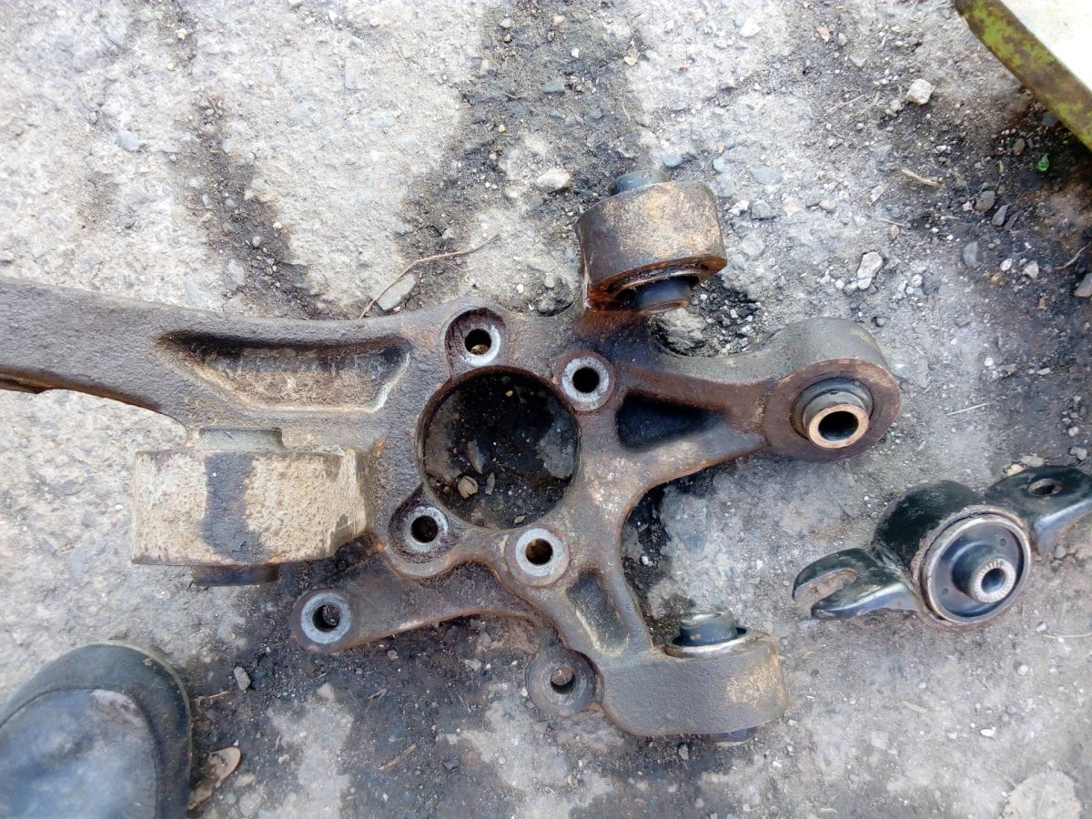 Задняя цапфа Шевроле Эпика