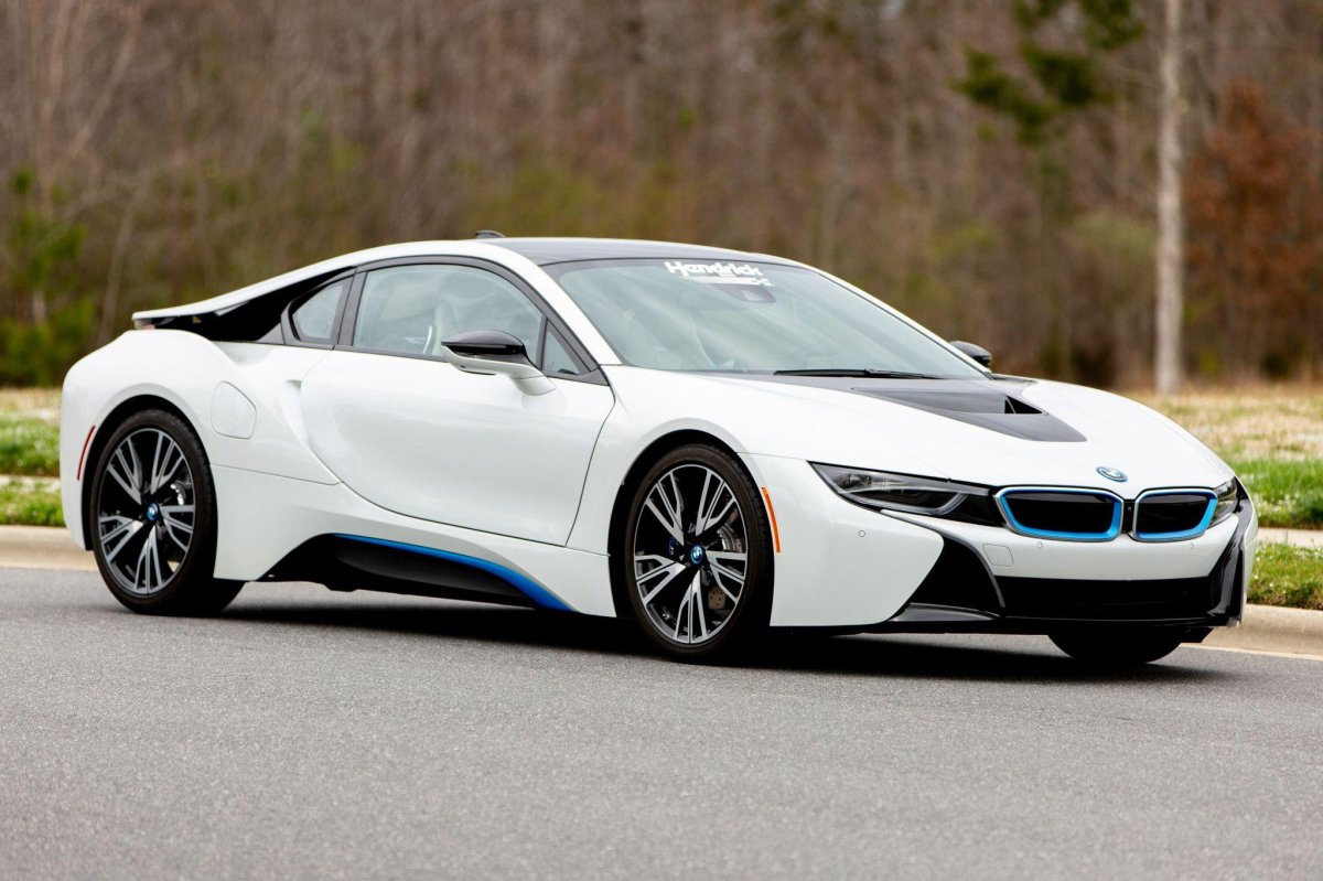 BMW i8 2021