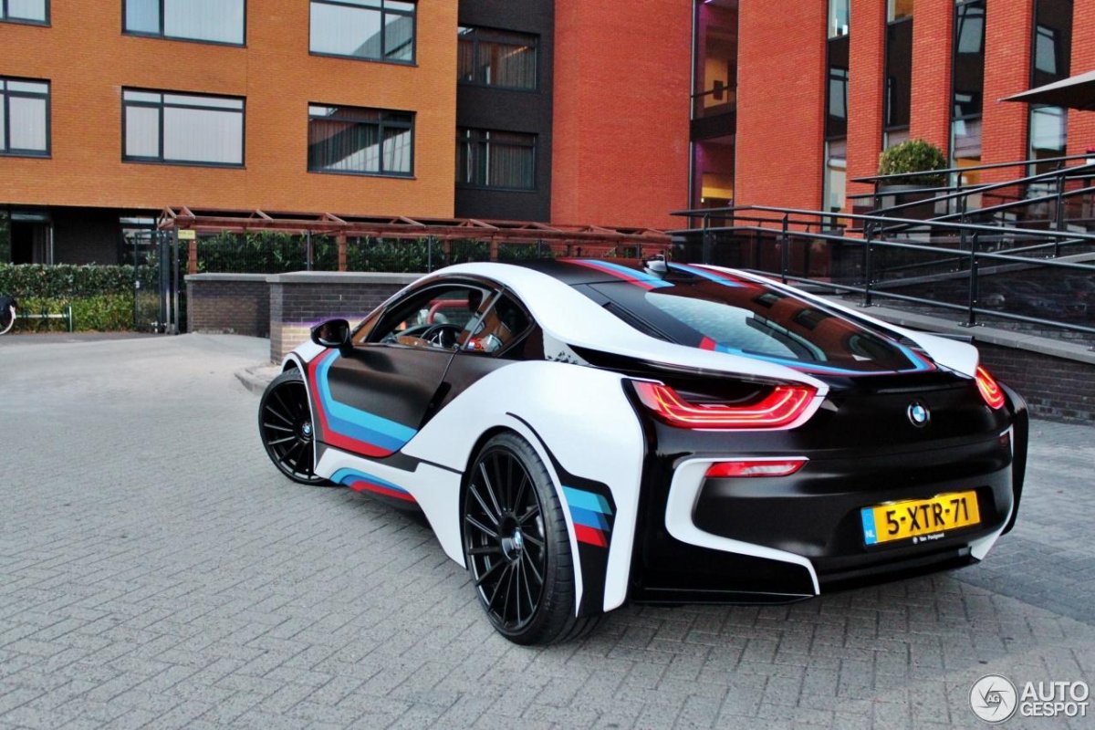 BMW i8 турбо