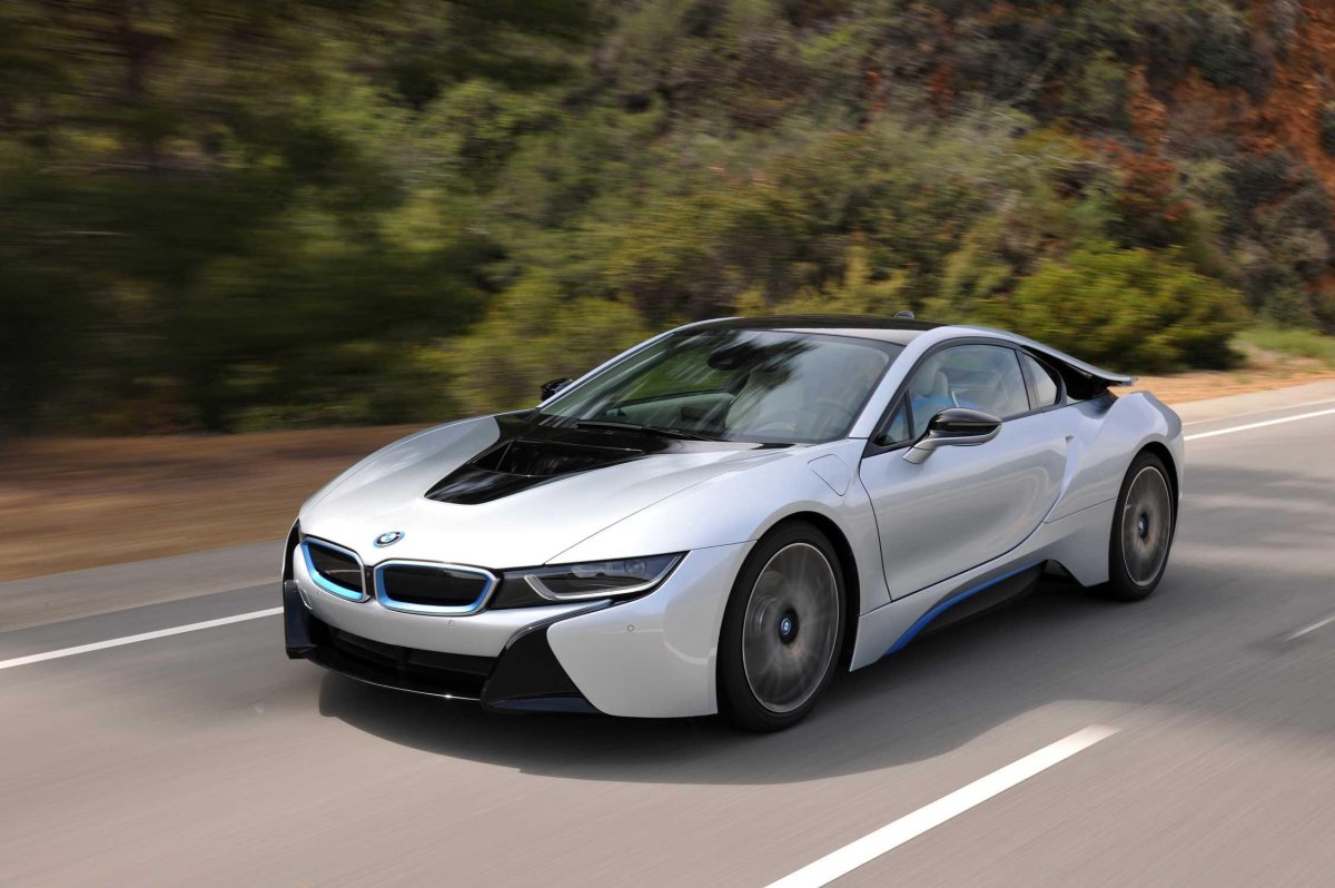 BMW спорткар i8