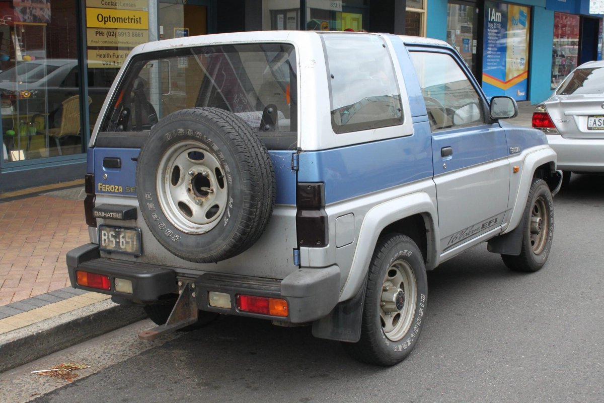 Дайхатсу Фероза стекло