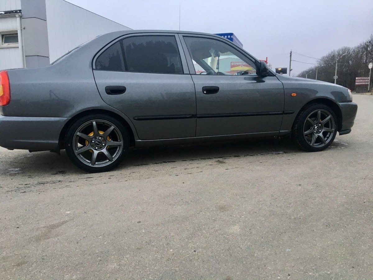 Hyundai Accent 195/45 r16