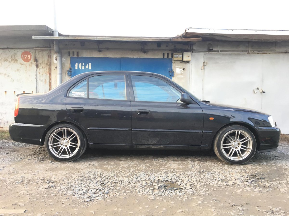 Hyundai Accent на 16 дисках