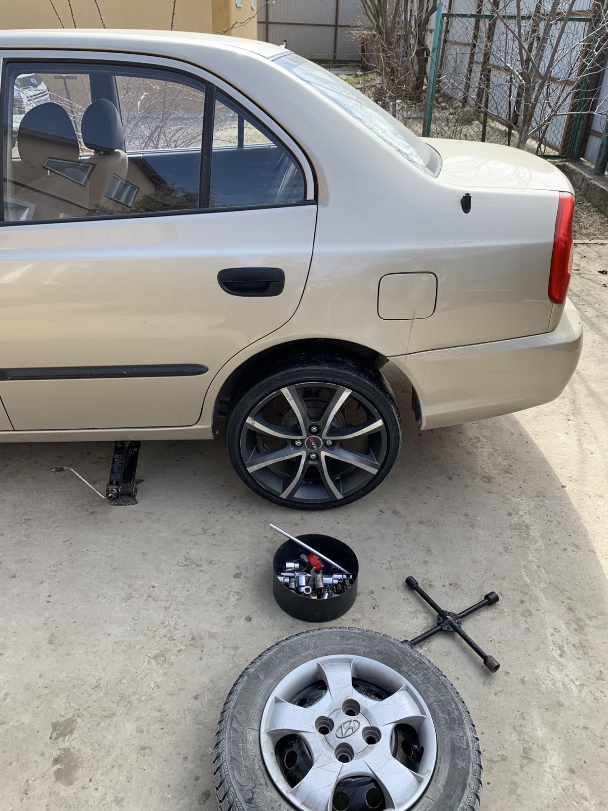 Хендай акцент на 17 колесах