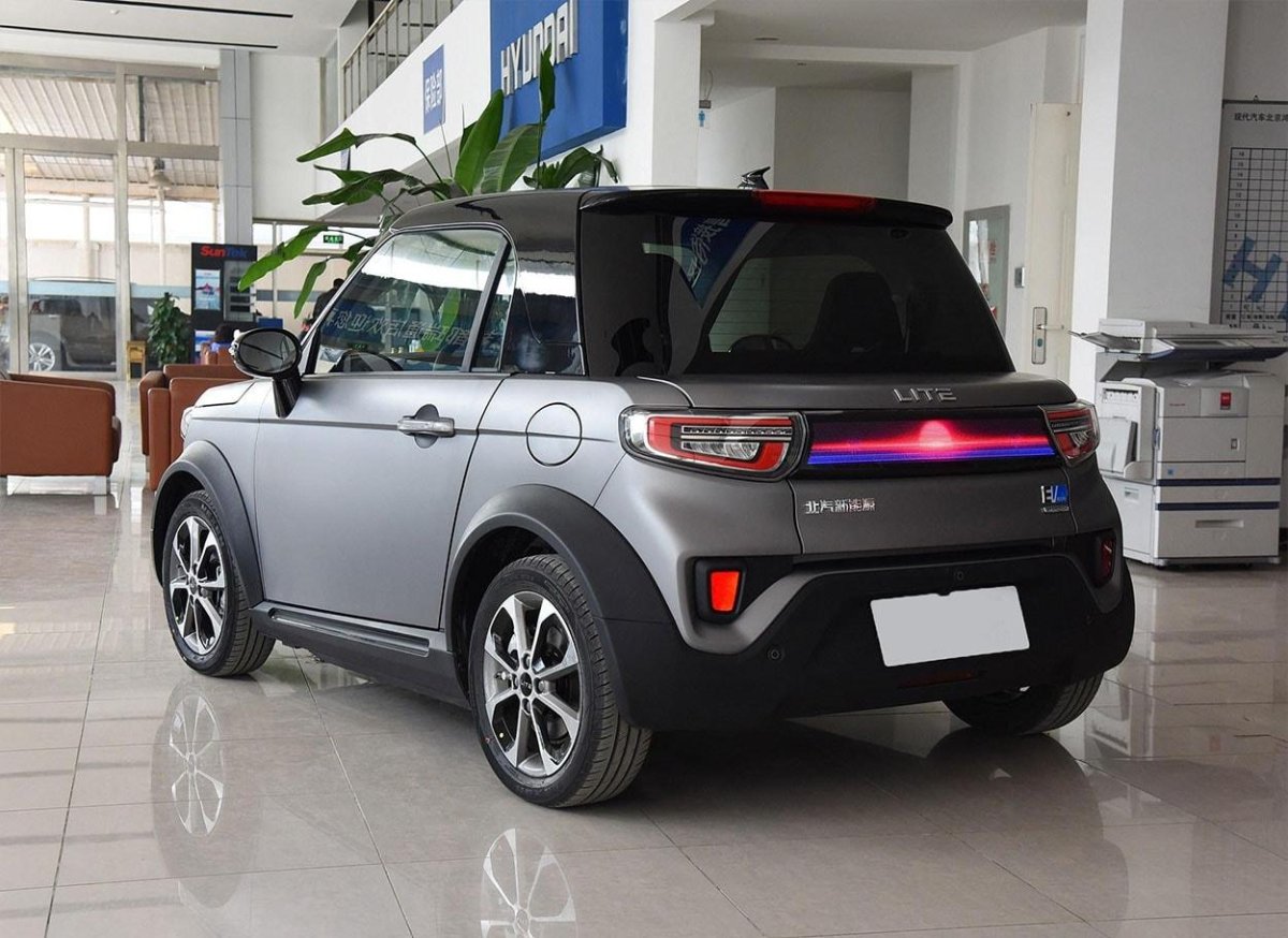 Arcfox электромобиль