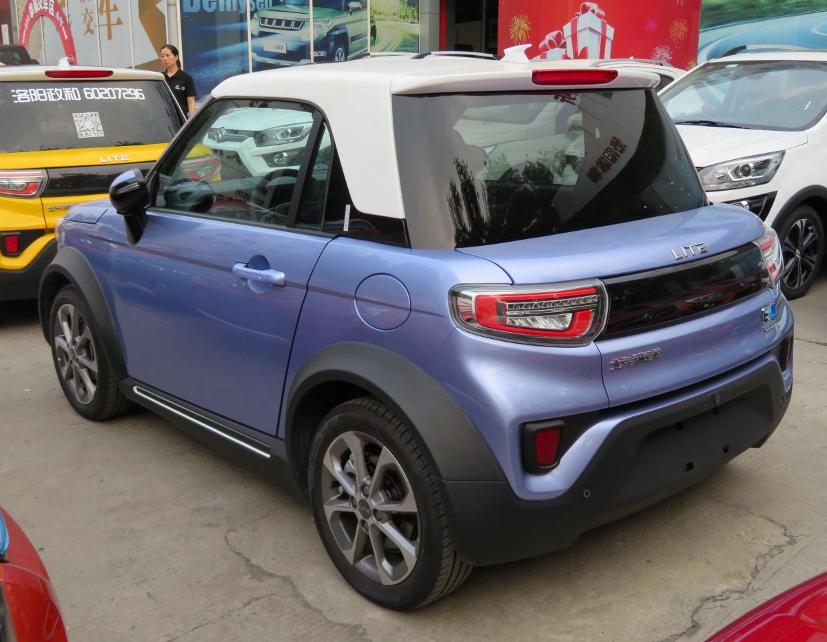 Arcfox электромобиль