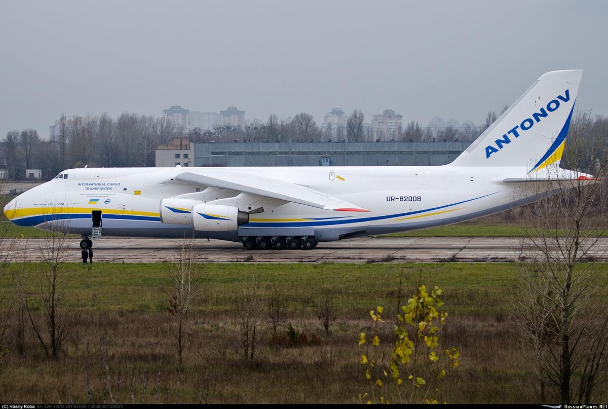 АН-124 авиалинии Антонова