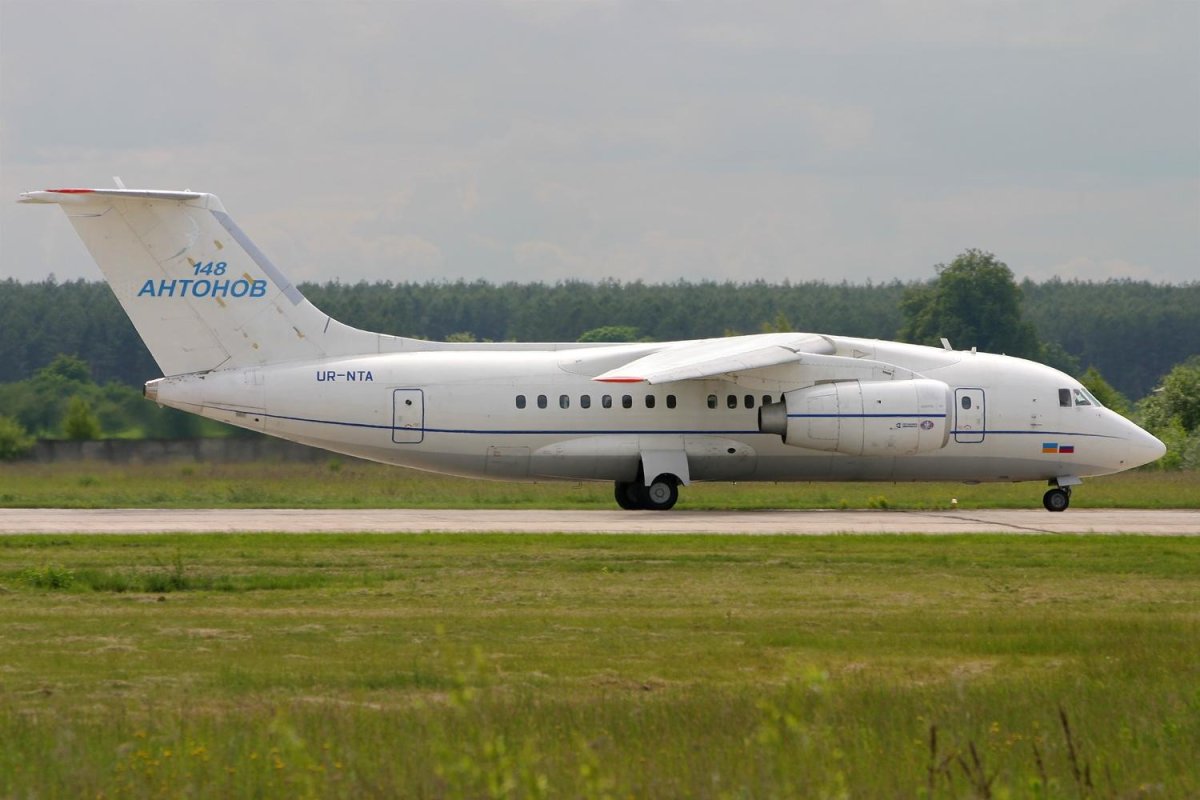 АН-148 пассажирский самолёт