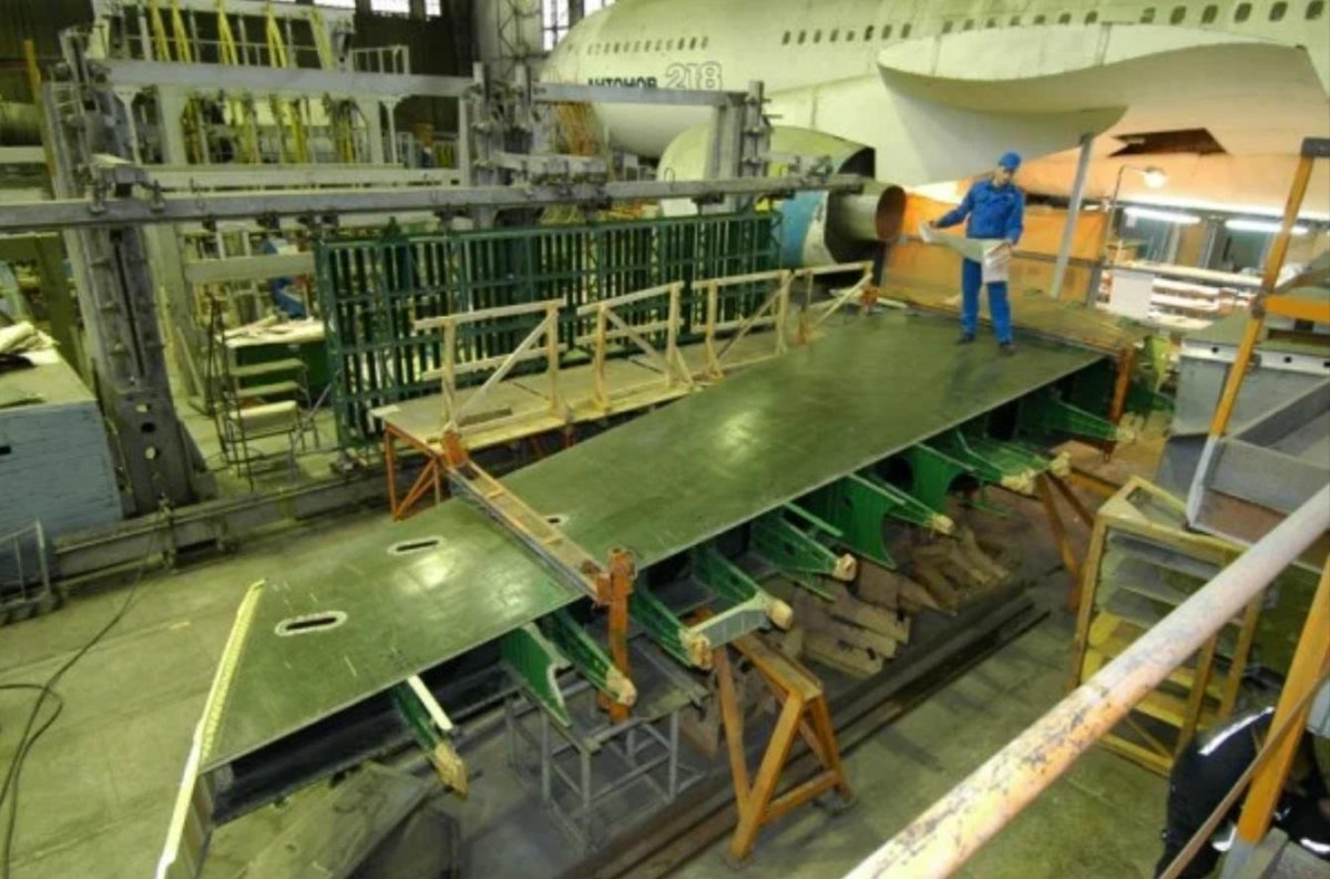 АН-218 пассажирский самолёт