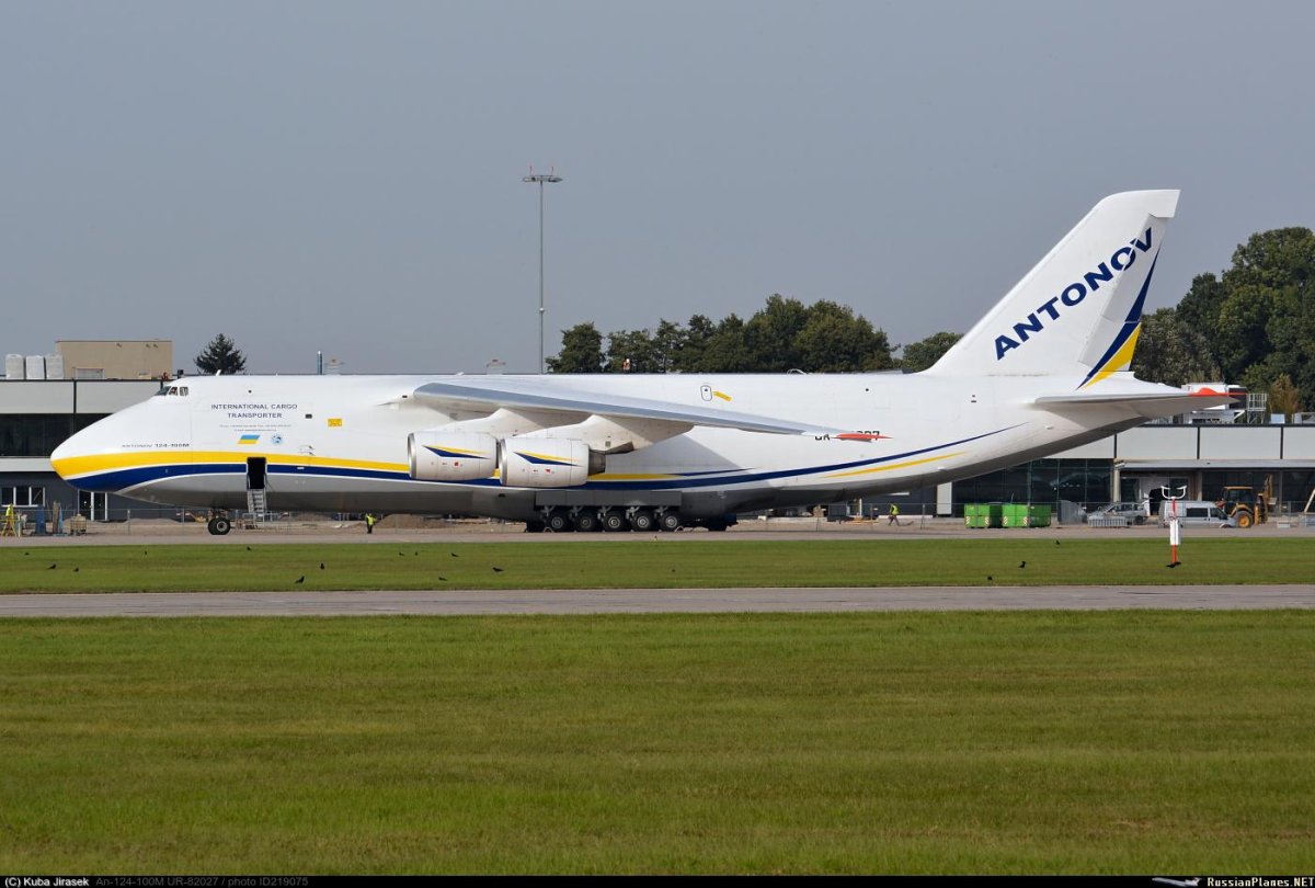 АН-124 авиалинии Антонова