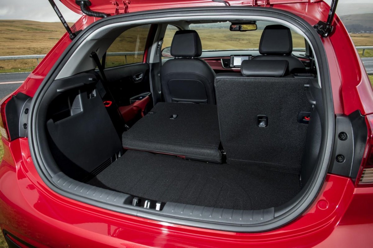 Киа Рио хэтчбек 2017 багажник