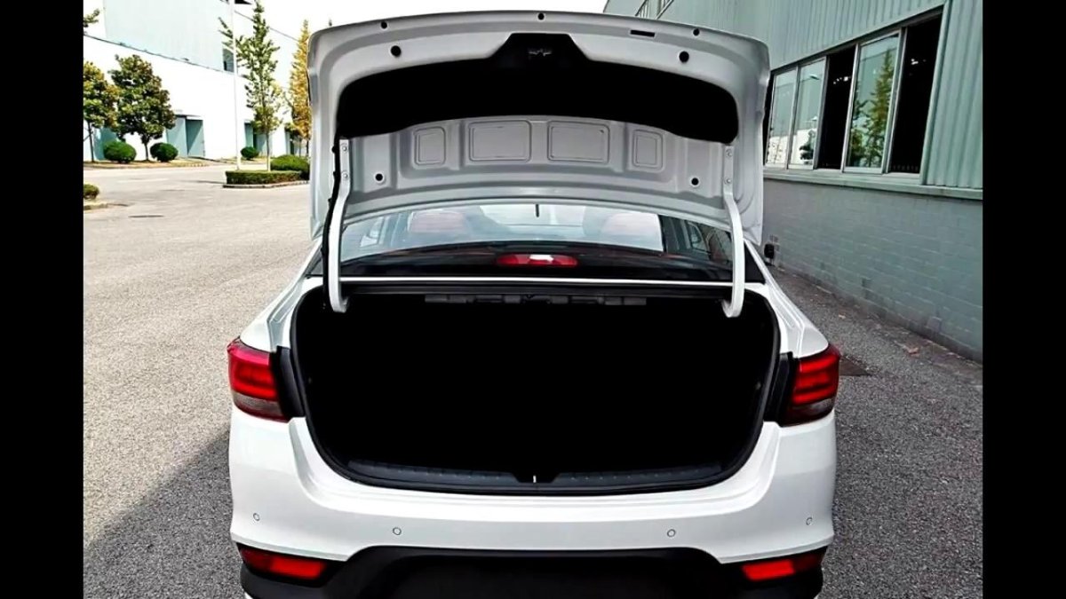 Киа Рио 4 открытый багажник