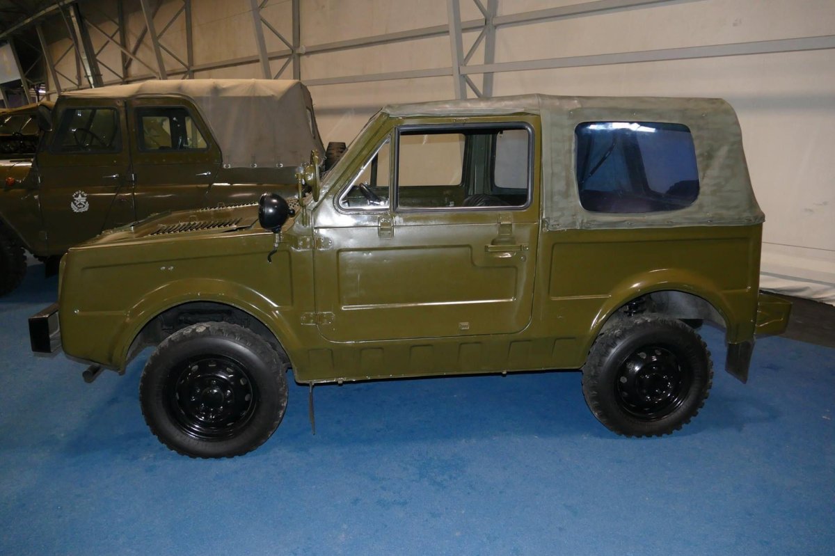 Военная Нива 2121