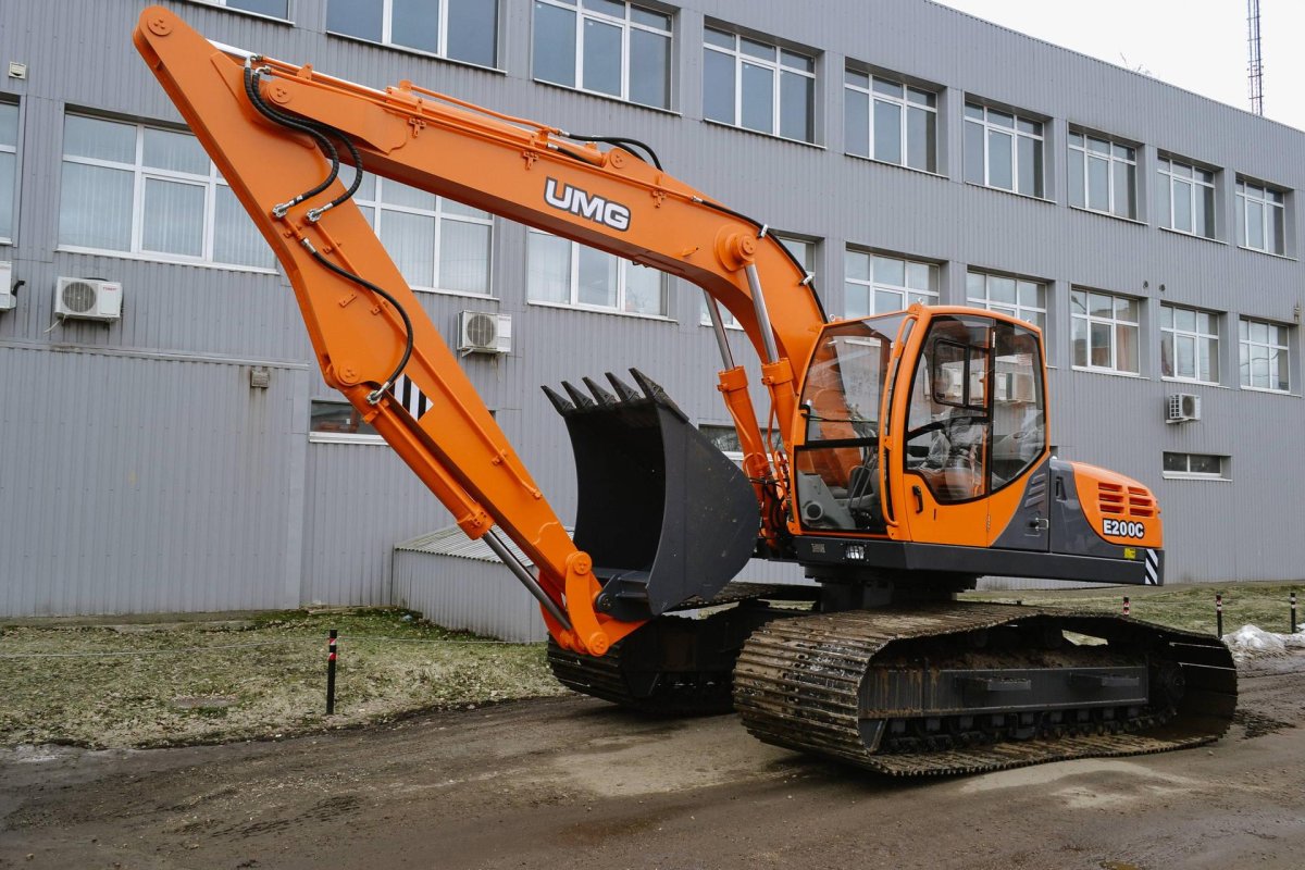 Экскаватор UMG e200c