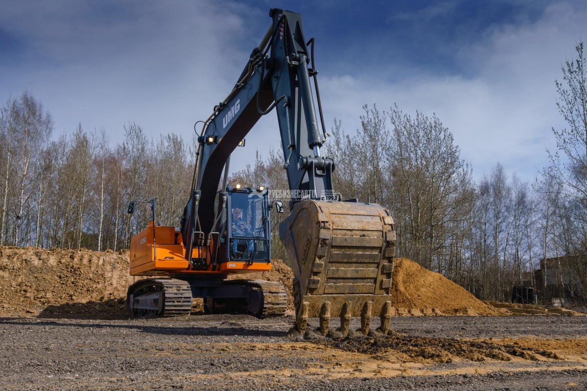 Экскаватор гусеничный UMG e225c