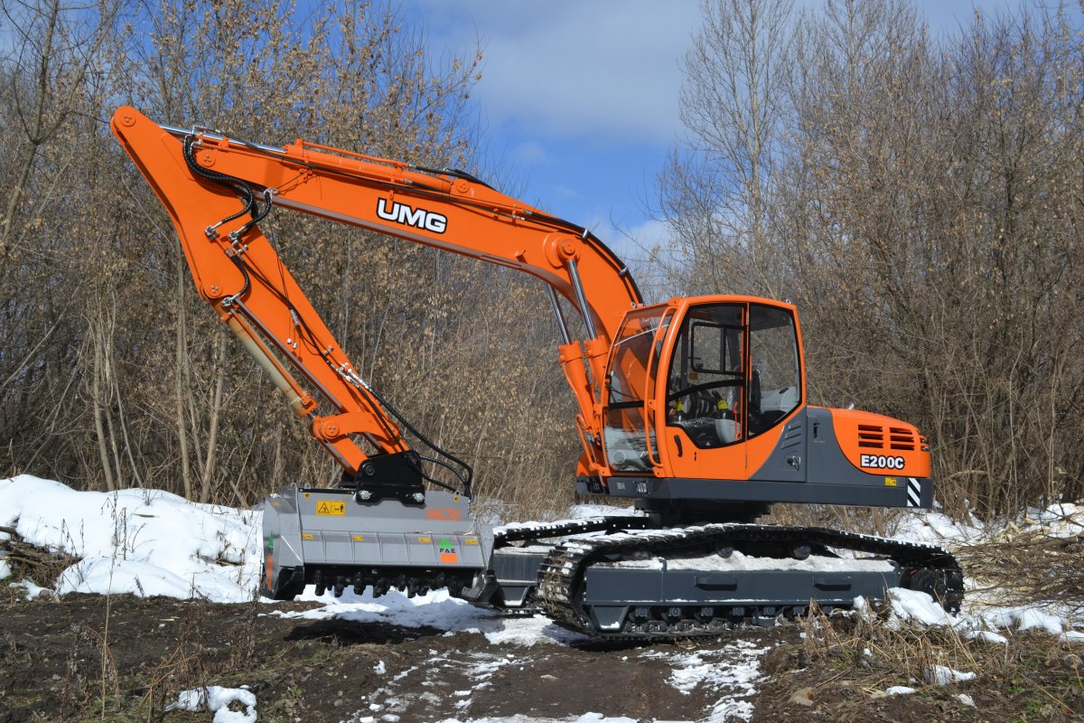Экскаватор UMG е200с