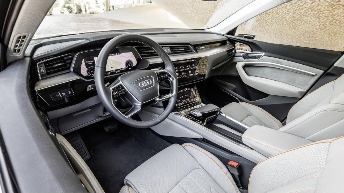 Audi e-tron 55 quattro салон