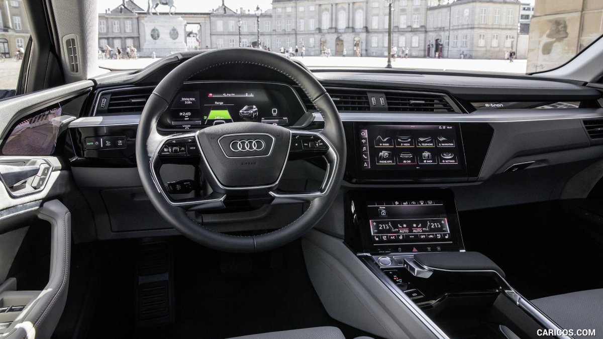 Audi e-tron салон