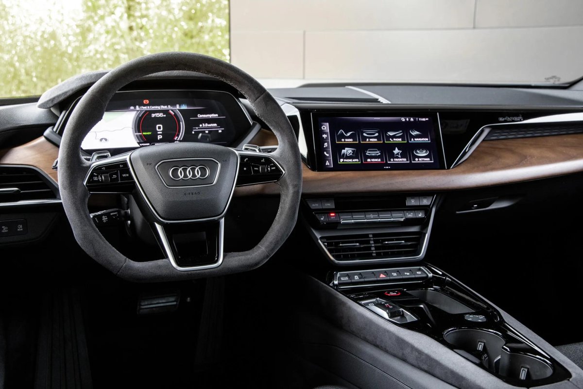 Audi e-tron gt 2022 салон