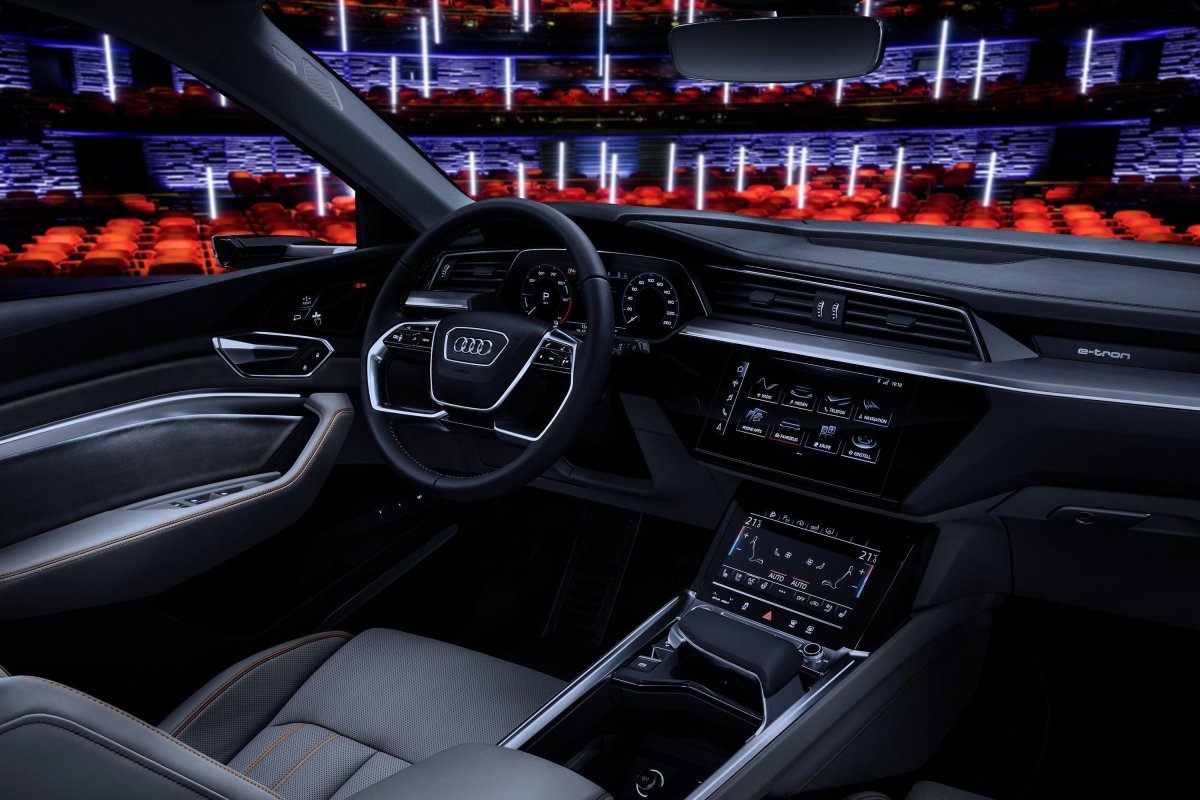 Audi e tron 2022 салон