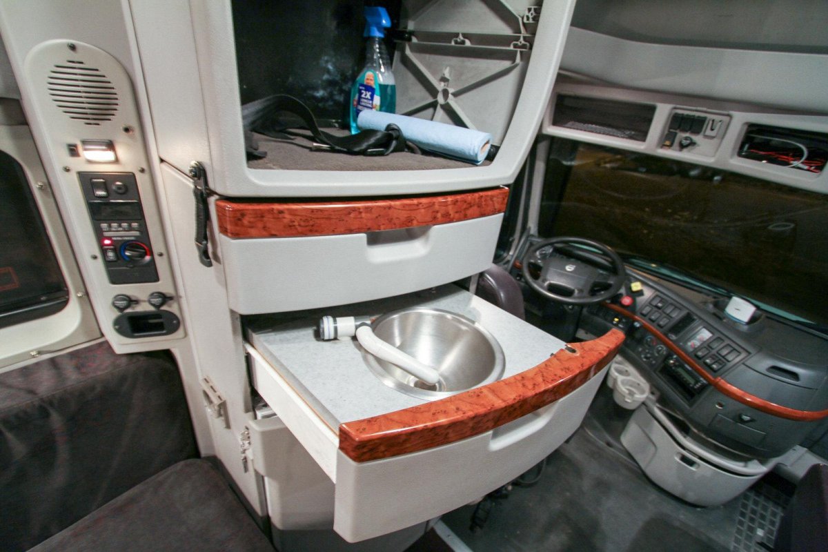 Volvo VNL 780 кабина