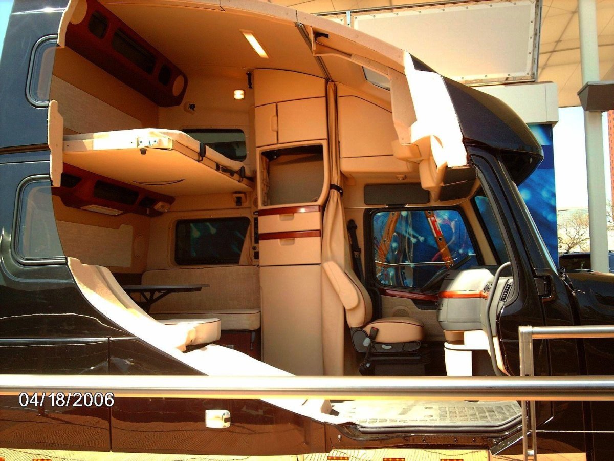 Volvo VNL 780 салон