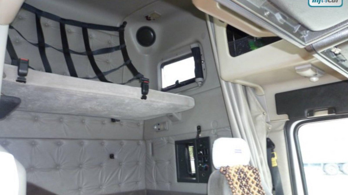 Volvo VNL 660 салон