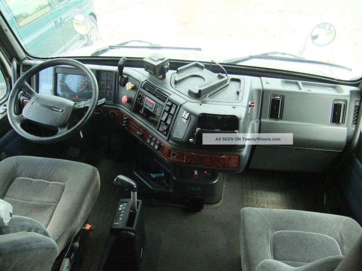 Volvo VNL 640 салон