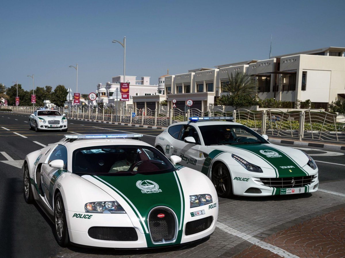 Бугатти Вейрон полиция Дубая