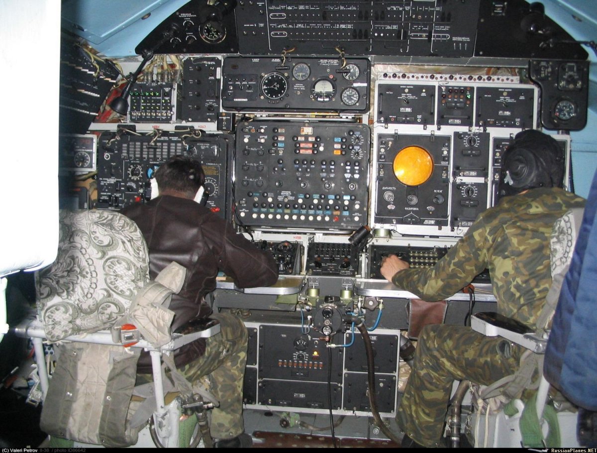 Ил-38н кабина