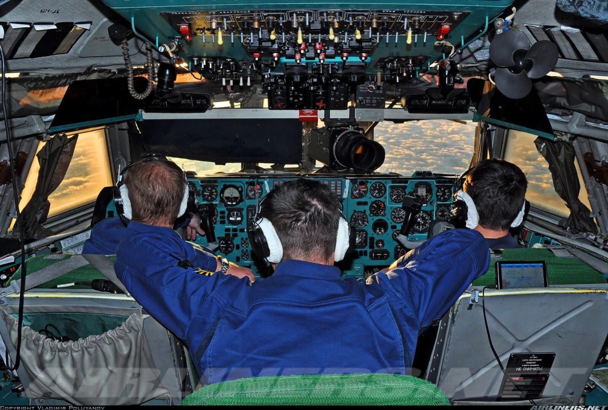 Ил-76 кабина пилотов