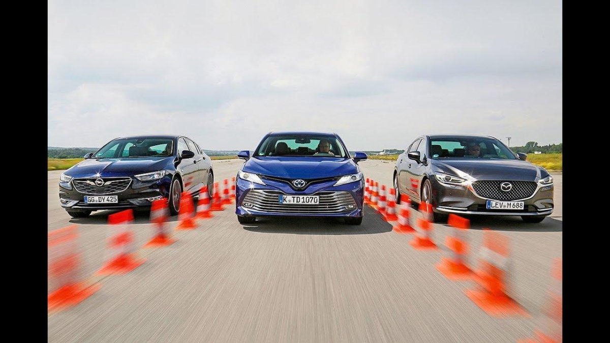 Мазда Камри