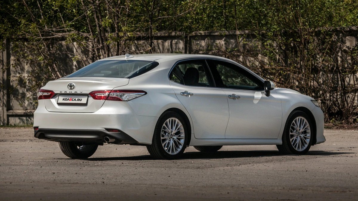 Тойота Камри 6 белая