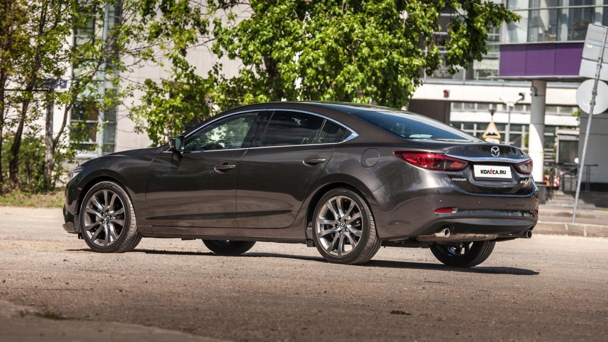 Мазда Камри