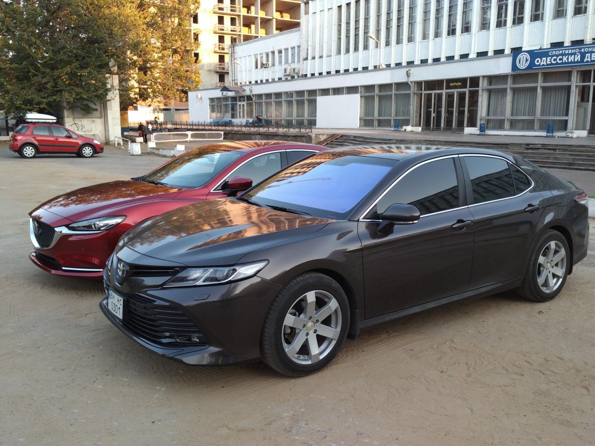 Тойота Камри 70 и Мазда. 6