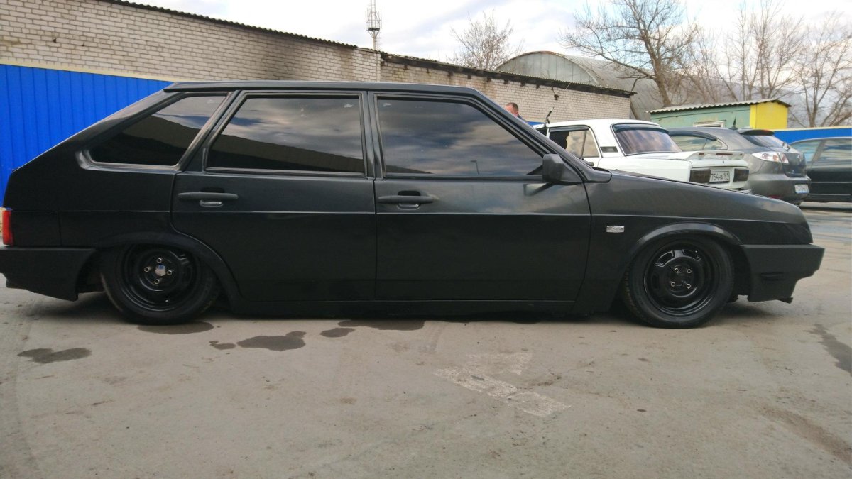 ВАЗ 2108 черная на штампах