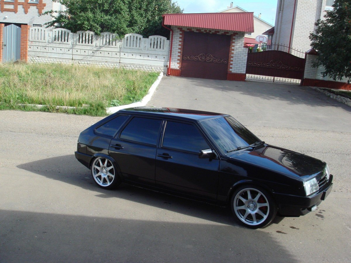 ВАЗ 2109 черная r16