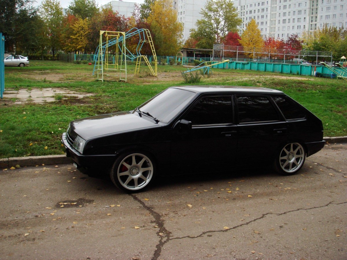 ВАЗ 2109 черная r15