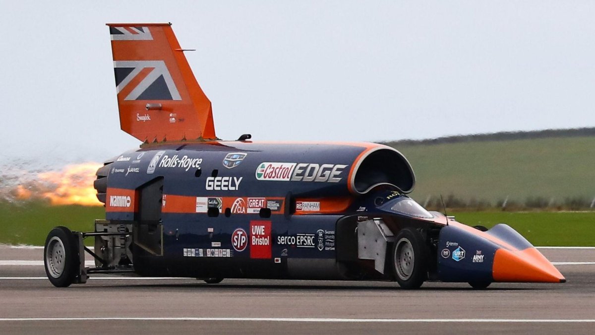 Сверхзвуковой автомобиль Bloodhound SSC