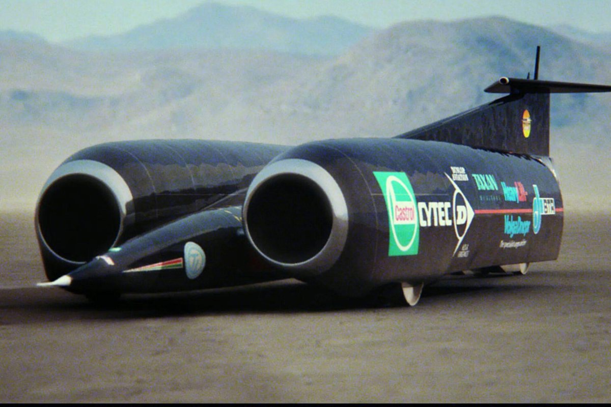 Реактивный автомобиль Thrust SSC